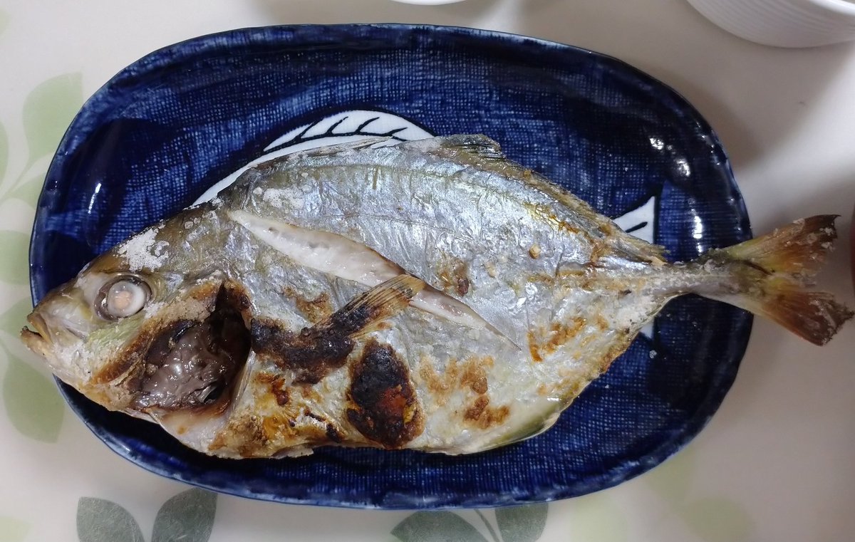 cherry_masaya's tweet photo. #goodmorning #mycooking #breakfast
#roastedfish #trevally #shioyaki #natto #umeboshi
#vegetablesoup #healthyfood #tastegood
#朝ごはん #カイワリの塩焼き #カイワリ #相模湾産
#ひきわり納豆 #梅干し #残り野菜のスープ #健康
#美味しい #好吃 https://t.co/bLBWXniEam