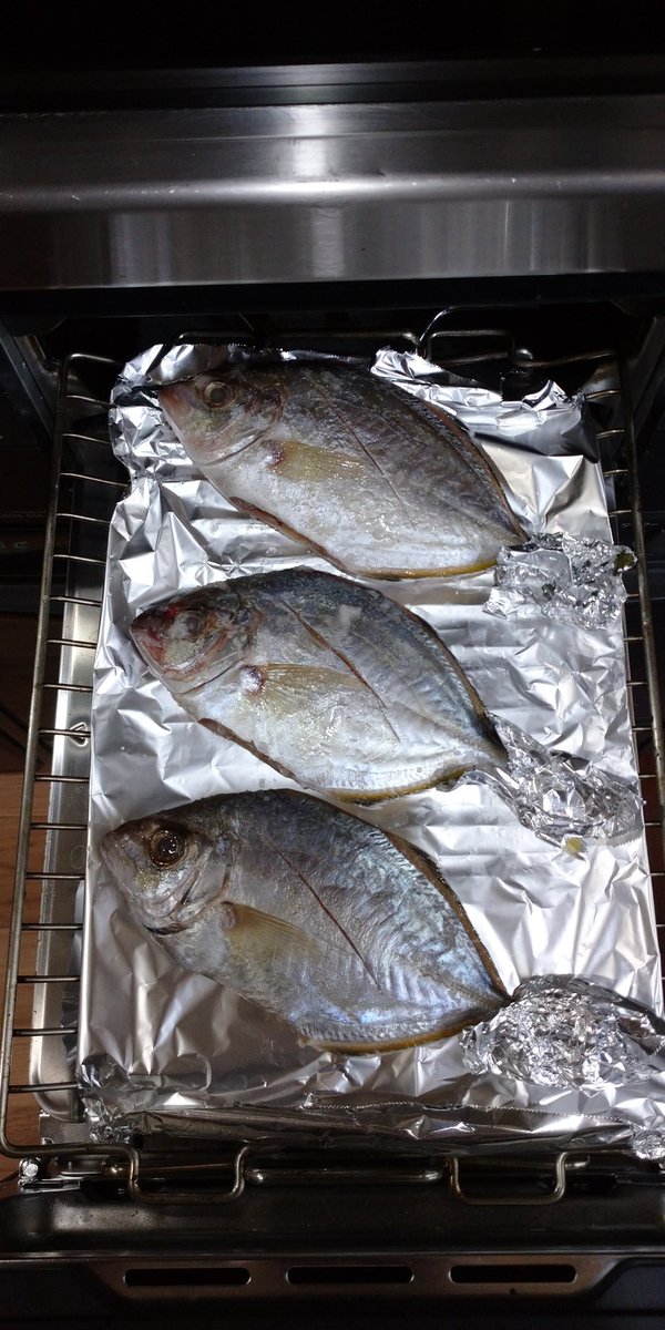 cherry_masaya's tweet photo. #goodmorning #mycooking #breakfast
#roastedfish #trevally #shioyaki #natto #umeboshi
#vegetablesoup #healthyfood #tastegood
#朝ごはん #カイワリの塩焼き #カイワリ #相模湾産
#ひきわり納豆 #梅干し #残り野菜のスープ #健康
#美味しい #好吃 https://t.co/bLBWXniEam