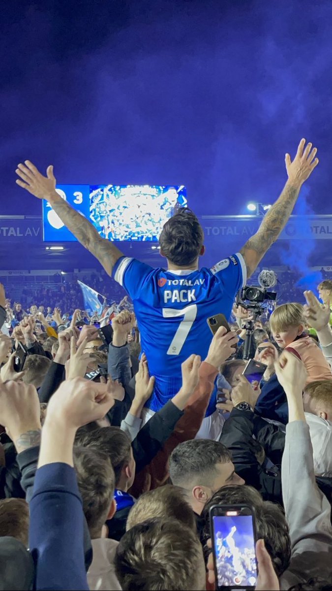 Pompey_Goals's tweet photo. Not sure who to credit this too but this is my fav picture of pompey ever! It was Doyle’s looking at the pitch after we won league 2 but I think this beats it #pompey https://t.co/fZdzfLX1IT