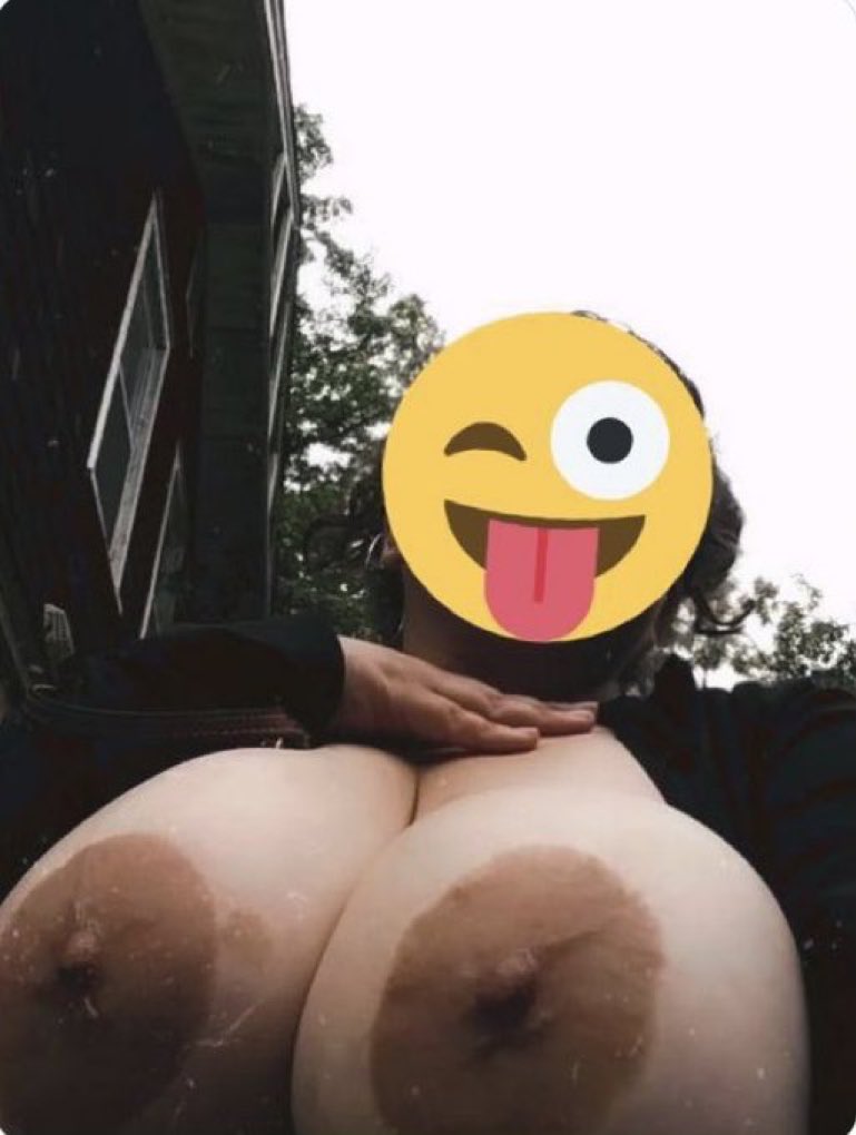 bbwarena's tweet photo. Titty Tuesday! @validtetona 🥵  🔗⤵️

Ladies drop those juicy tiddies in the comments! https://t.co/7siVO4IKxh