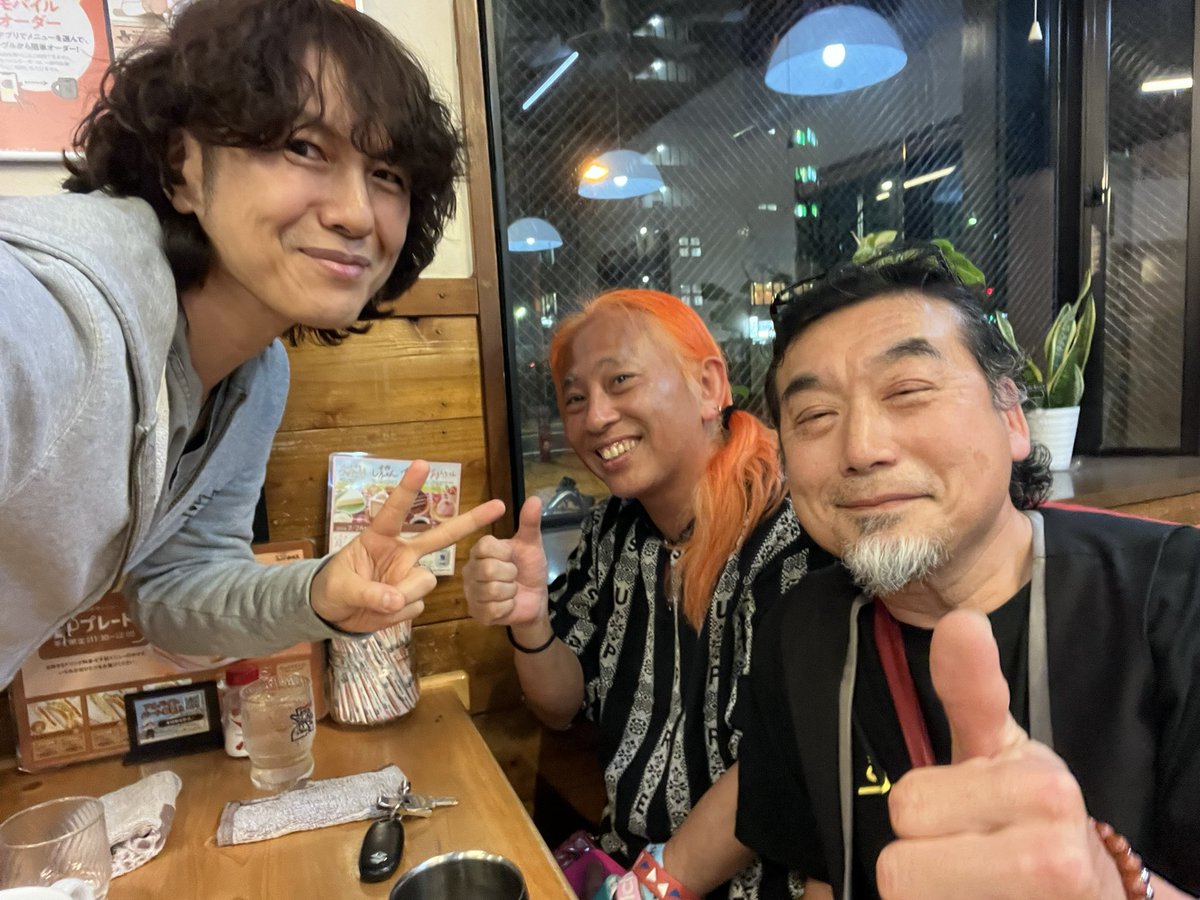 kondoaoi's tweet photo. NIGHT HAWKSの工藤さんとソニー(園岡 義武)さん、ドラマーの会にお邪魔させていただきました😆

いつか共演出来るのを楽しみにしてます🎤🥁

#nighthawks #工藤哲也 #ドラマー #drummer #drummers https://t.co/LjOhRAVWeW