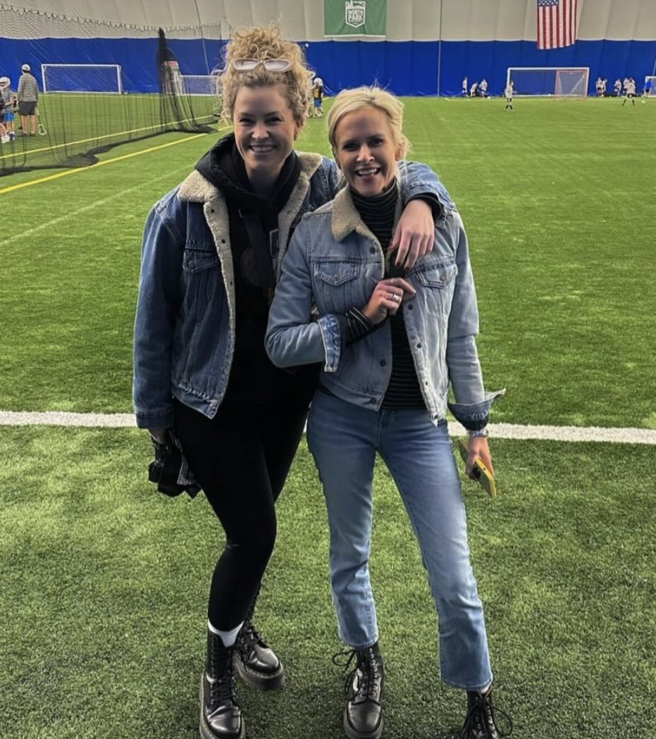 braincandypod's tweet photo. Our whirlwind reunion over the weekend included several accidental twinning moments. Was it cringey? Yes. Did we secretly love it? Also yes. @susie_meister @ImSarahRice #twinning #besties #reunion #BCPodcast https://t.co/M85ggBppJw