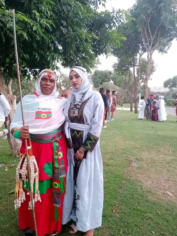 #GGO EBLA 15
Qabsoo Bilisummaatiif
Shamarran manaa bahan
Gottan qabsoof hangafaa
Dubartootaaf fakkii tahan
Gootota lolanii lolchiisuun
Humna diinaa laamsheysan 
Gootota ummata Oromoof
Bilisummaa dhiheeysan 

Warra lubbuun jiran
Jen. Raggatuu
Jaal. Aslii
Jaal. Urjii
Jaal. Lelisee
