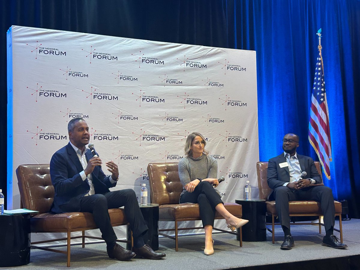 Today, SVLG CEO Ahmad Thomas moderated a panel on the importance of #AI in government at @NewDEALLeaders Forums' #IdeasSummit2024 in Phoenix, Arizona.