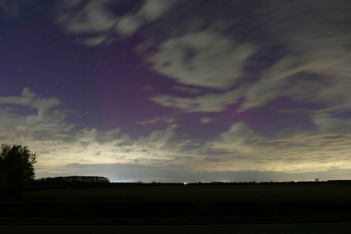 Managed to get some pink #Aurora to NW through gaps in the clouds after 11pm. Bishopbridge, Lincolnshire, UK. 🤩💃💃💃 @TamithaSkov @chunder10 @andy_stones @SnowbieWx @MetJam_ @saloplarus @sjb_astro @LincsSkies @simon_weather @AngelBrise_