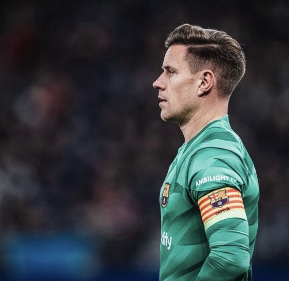 InfiltradoRM's tweet photo. 🗣️ Ter Stegen:

"En la jugada de Araújo se puede pitar falta perfectamente, y si la pita, es correcto que sea roja".

Este vive en la realidad. Este ubica a los demás. Ojalá se vaya. https://t.co/unzcROmb7G