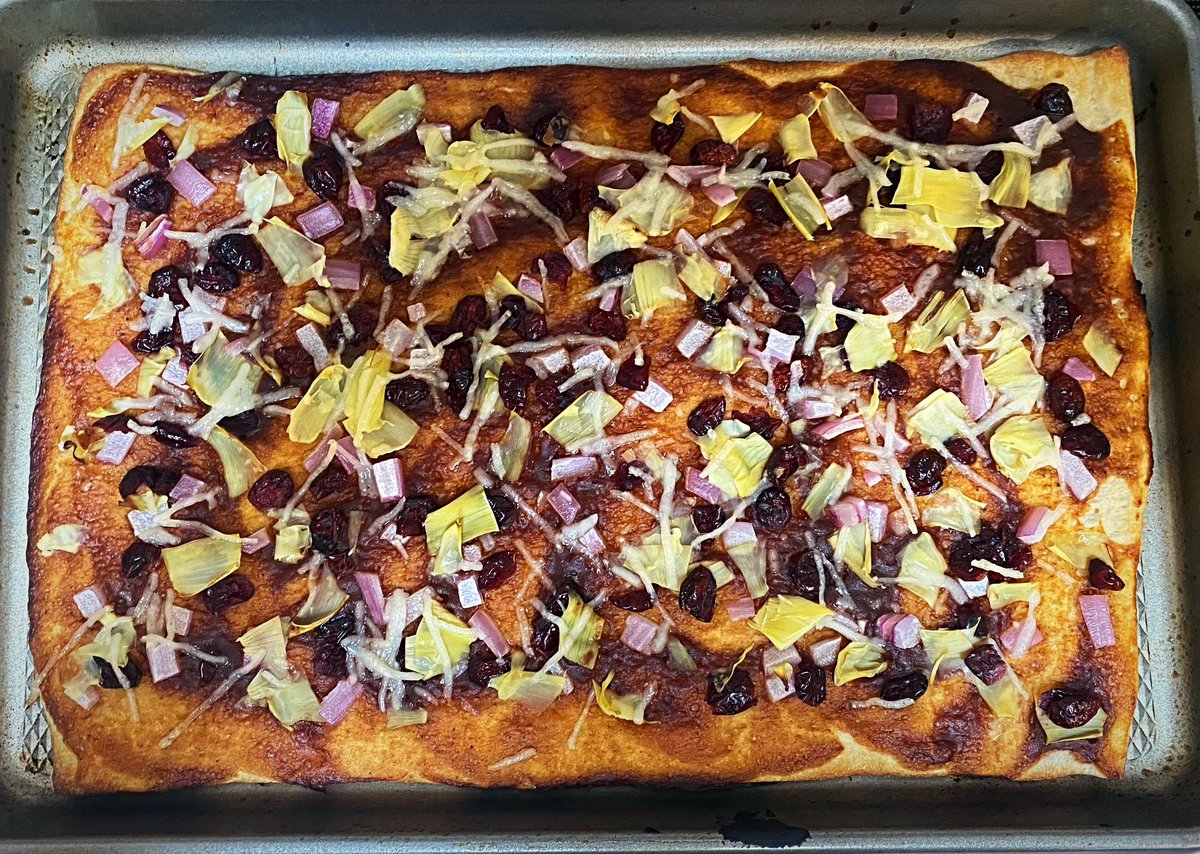 Homemade pizza! BBQ sauce, cranberries, red onion, artichoke hearts, and a bit of cheese. 🍕 #whatveganseat #veganfood