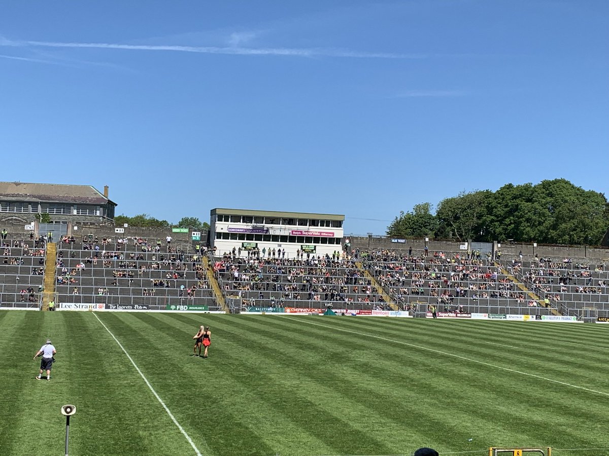 So in addition to the big @Kerry_Official v @OfficialCorkGAA and @kerrylgf v @TippLadiesFB this weekend, Killarney’s @fitzgeraldstad is also being considered to host a major open air boxing event featuring @kevincronin_ky and @ConlanBoxing. Great venue. Great town.