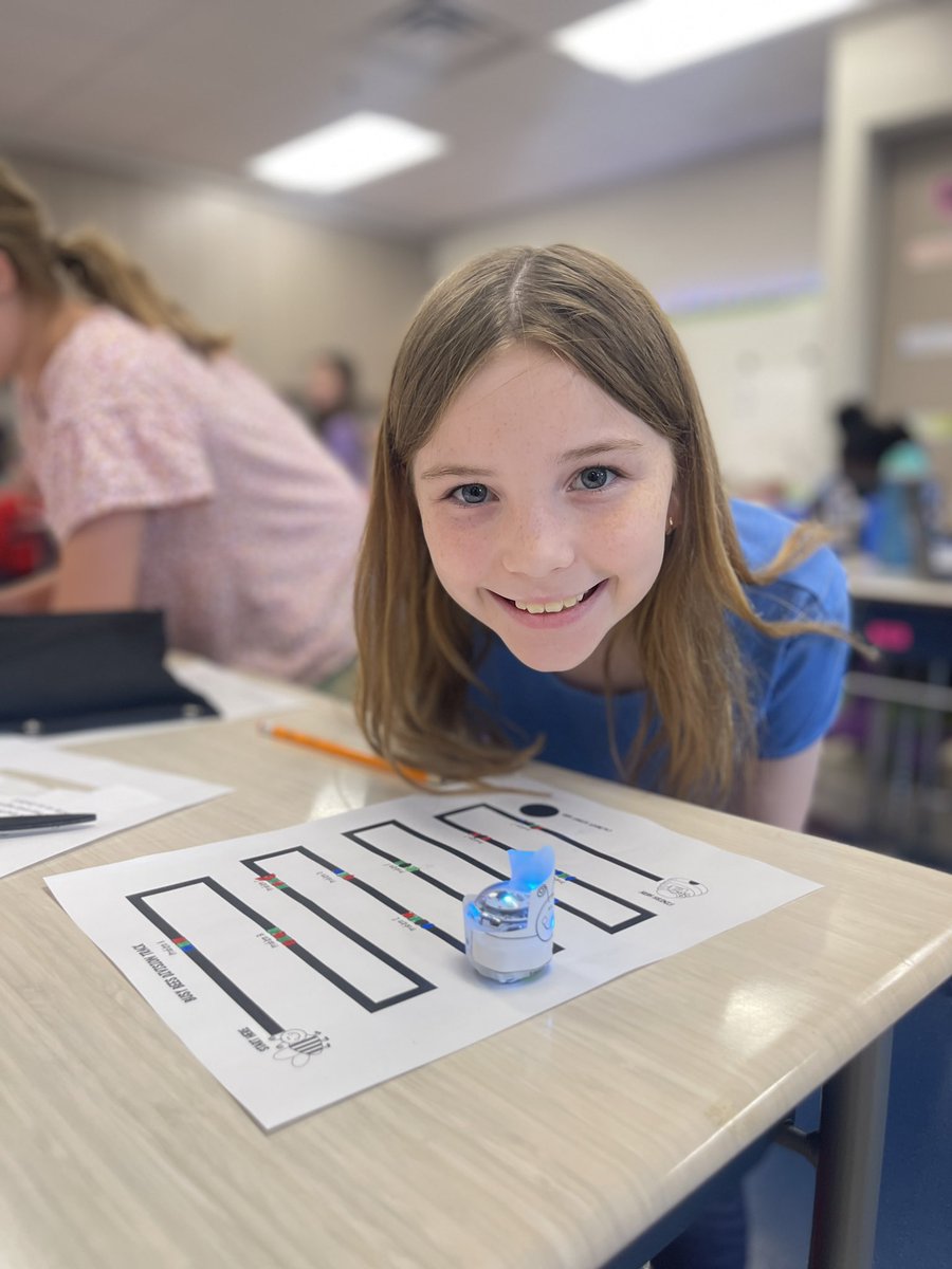 Ms. Sara Spain tweet media