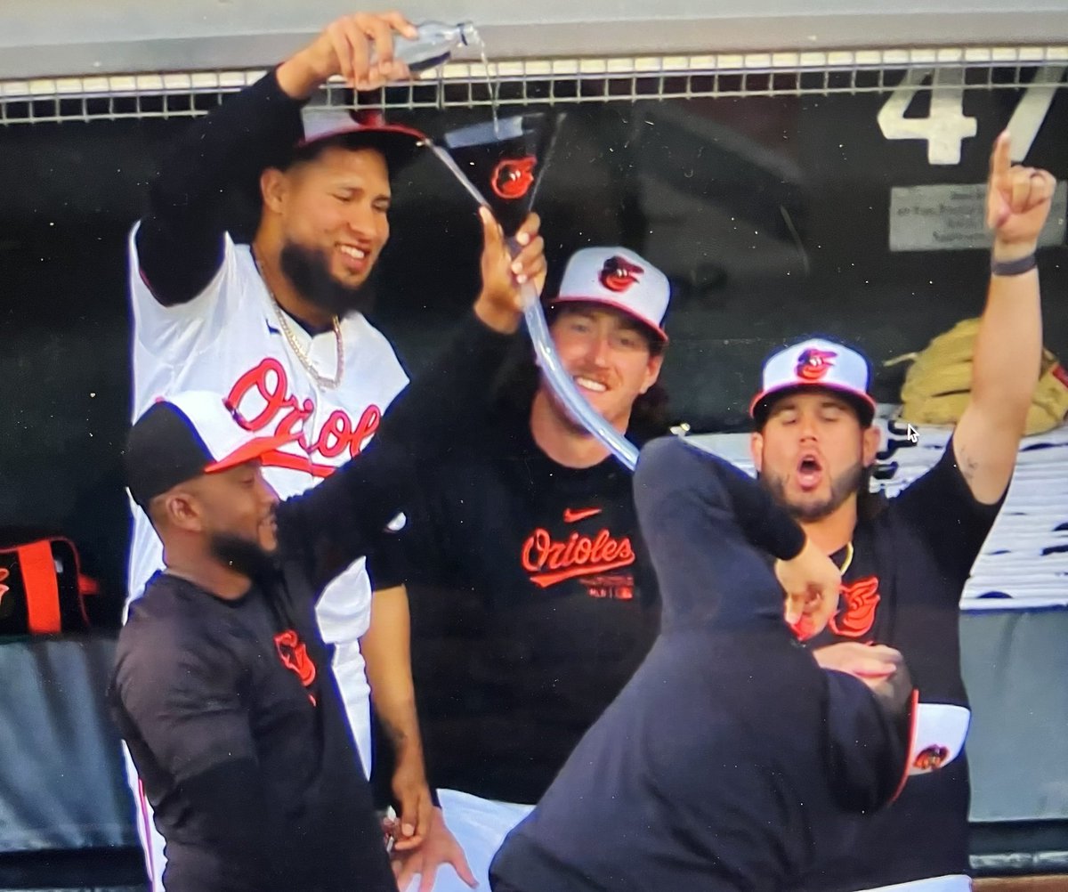 jbenowitz1831's tweet photo. According to @MelanieLynneN, the bullpen has a ‘pick to click’ contest and the guy who’s guy homers, gets to drink. Goodness, I love this team so much. https://t.co/uYr5hy1Whk