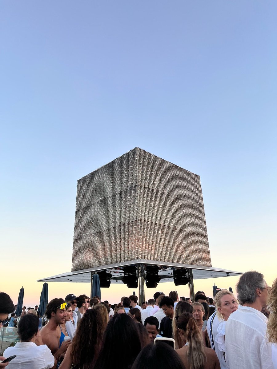 Definisi dari populasi cowok ganteng sudah mulai punah