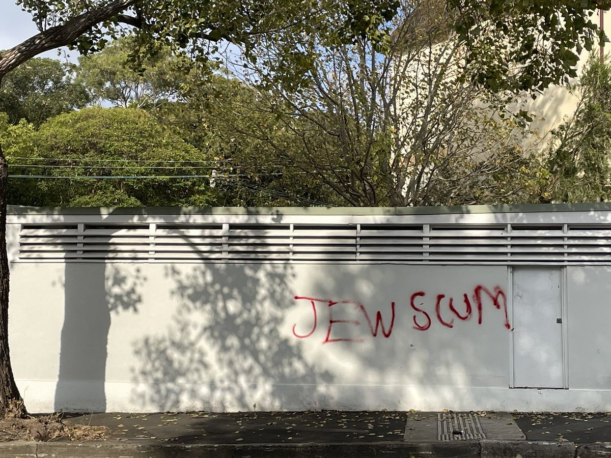 Pretty horrific to be confronted by this grafitto in Glebe this morning. Anyone who doesn’t think anti-Jew hatred is on the rise is in denial or an idiot or both. Have reported @cityofsydney