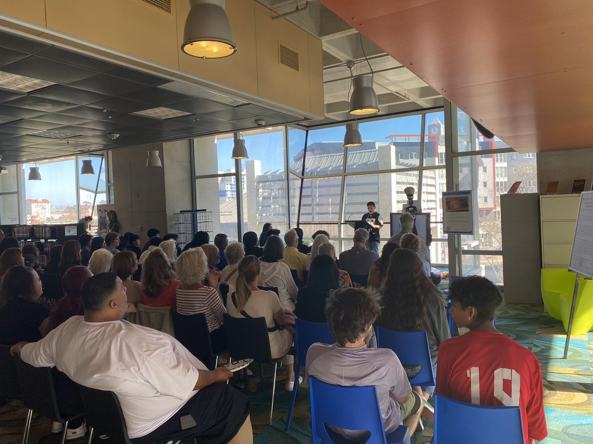 It’s getting loud at the #SanDiegoCentralLibrary Teen Center—for More Odes to Common Things! Students from @SanDiegoMonarch are here reciting poems from their More Odes to Common Things poetry series. sandiego.librarymarket.com/event/more-ode…