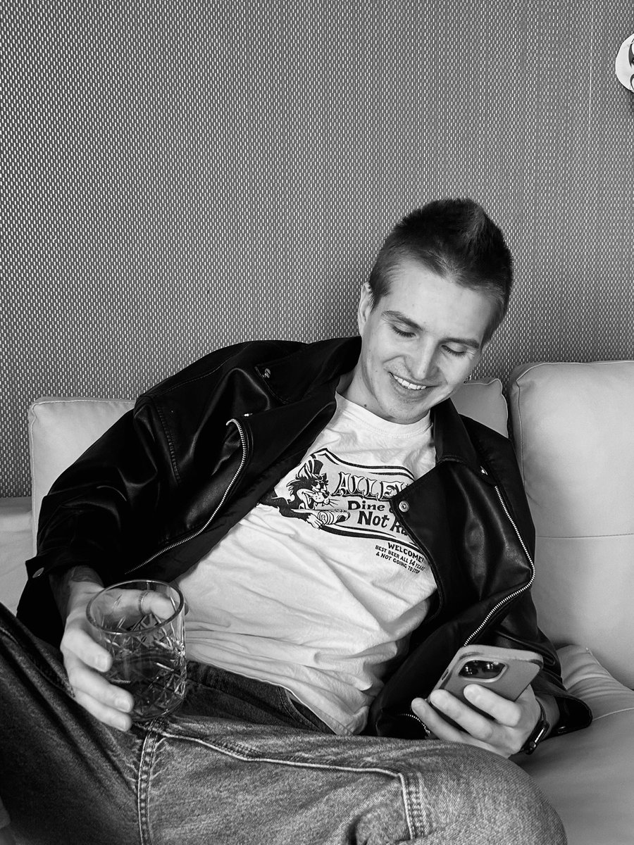 PyshkinDmitriy's tweet photo. Срочно в номер 📷 https://t.co/oejCgakS7F