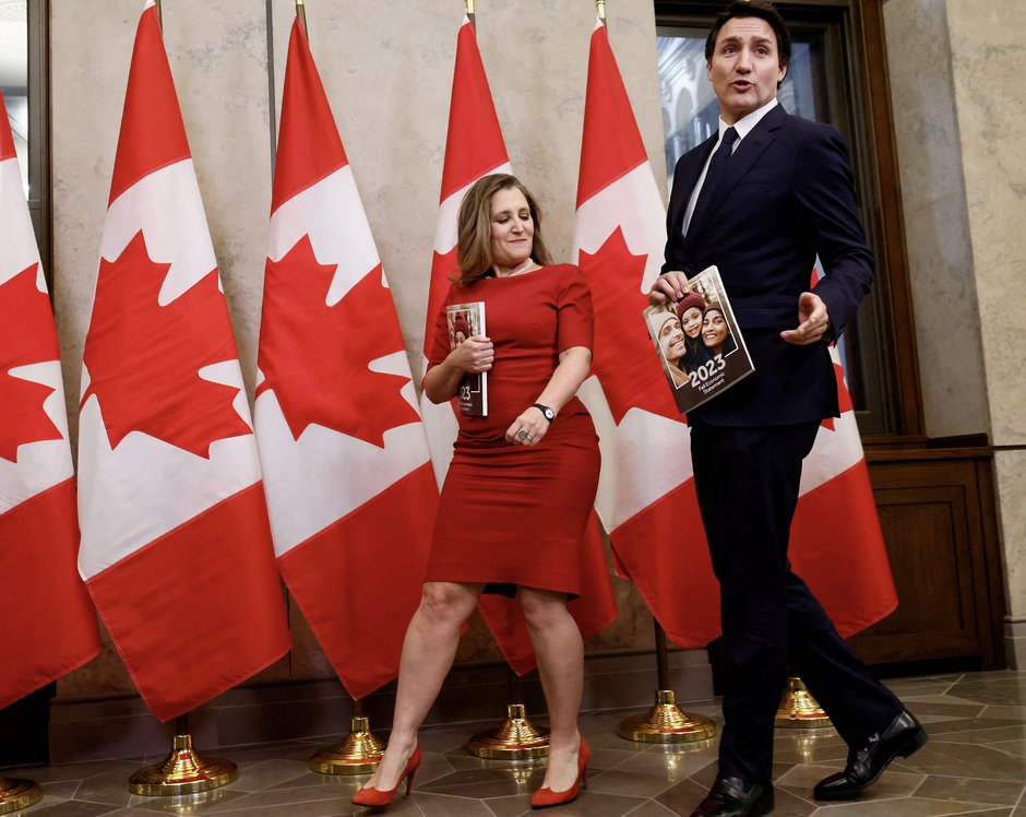 PierrePcouture's tweet image. Depuis leur arrivée au pouvoir, les libéraux de Justin Trudeau n’ont jamais déposé un budget équilibré

La dette de 628 milliards $ est rendue à 1213 milliards $

Déficit prévu de 39,8 milliards $ cette année

Les frais d’intérêt de la dette : 54,1 milliards $

On fait quoi ?