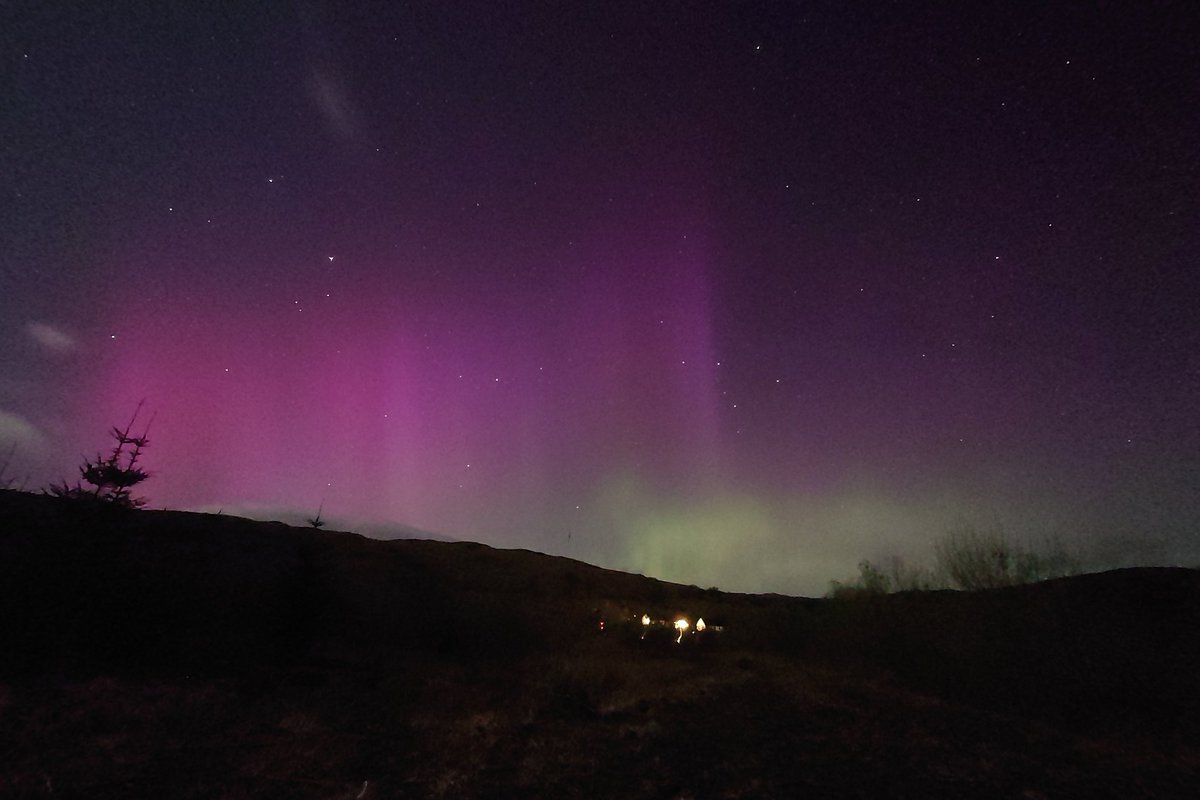 What an amazing night for #aroura thanks Jim @chunder10 your skills helped make us very giddy tonight! We could see colours for the first time! Incredible 😍 #LochAwe #Argyll