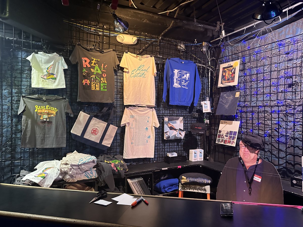 Our merch game on this tour is particularly 💪. Come and see us at the table !