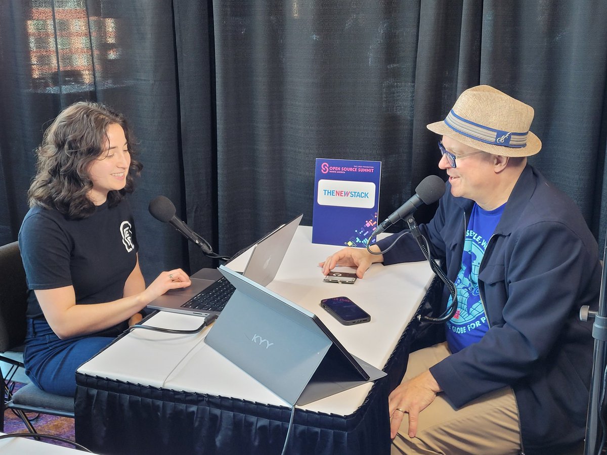 No better way to end the day - 7 pounds of pastries and #WebAssembly! @KateGoldenring of @fermyontech is here to share a demo with @alexwilliams. #OSSummit #opensource #wasm