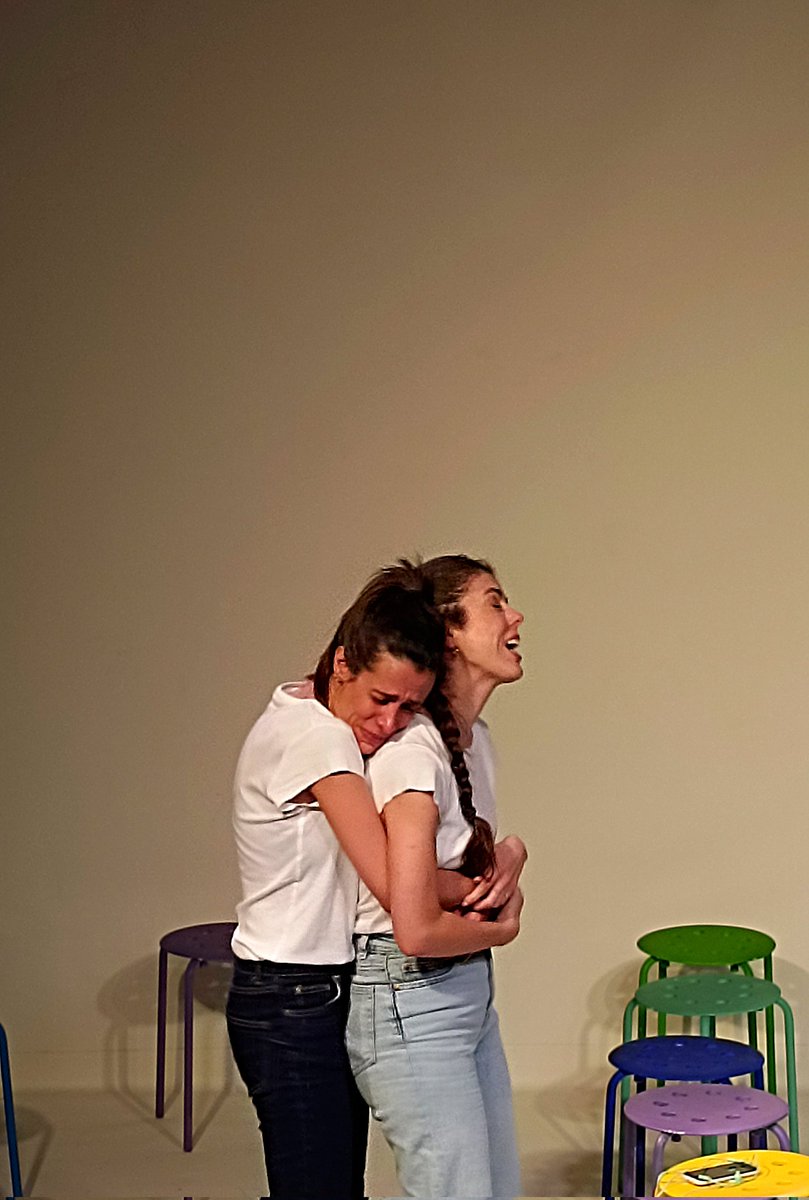 📢 #Hermanas 🎭 Alba y Maga usarán sus palabras como armas para resolver sus conflicto de años, el rencor y el amor aderezan está estridente historia. #HermanasAlbayMaga 🗓️miércoles, 17 de abril al 26 de junio ⏰8.30pm 📍@ForoShakespeare