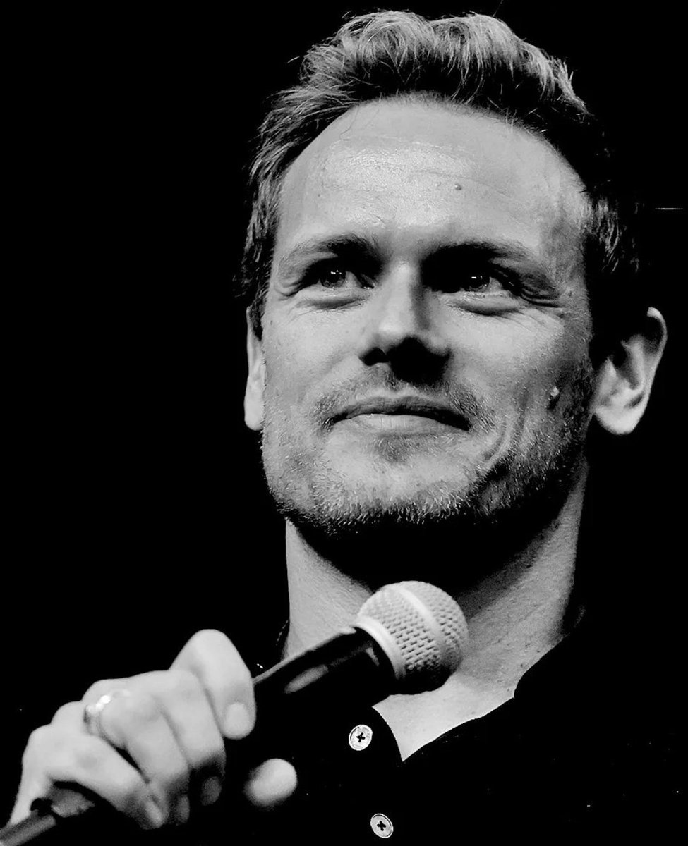 peekaboo_jen's tweet photo. Beautiful capture of #SamHeughan at LandCon6 via france_knaff on Instagram. https://t.co/8ranodThZS