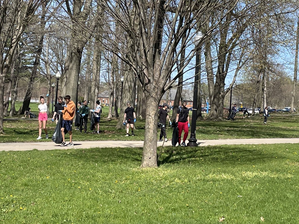 Thank you all who gave a hand <a href="/csinews/">College of Staten Island</a> #campuscleanup today! #csi_nypirg #FearTheFin #Sustainability 🌎♻️🐬🗑️