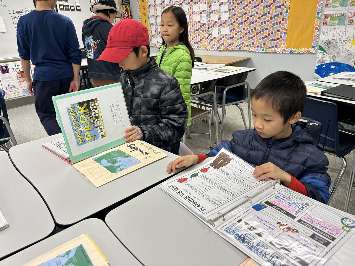 EhrhartLiz's tweet photo. Such a great turnout for our @DGDistrict58 gifted program open house @HenryPufferDG58. The students loved showing off their projects and all their new learning! #dg58learns #dg58pride https://t.co/Q6B4tGpPwN