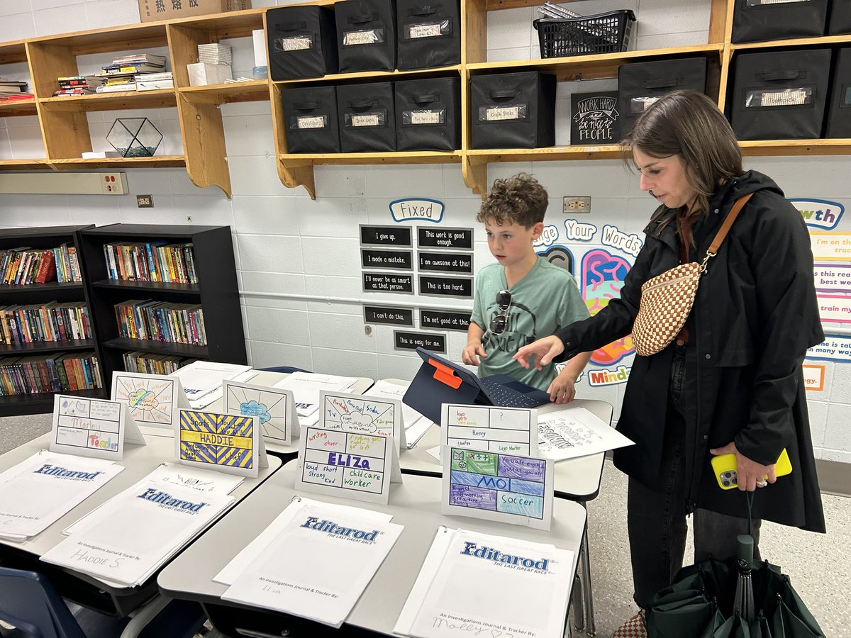 EhrhartLiz's tweet photo. Such a great turnout for our @DGDistrict58 gifted program open house @HenryPufferDG58. The students loved showing off their projects and all their new learning! #dg58learns #dg58pride https://t.co/Q6B4tGpPwN