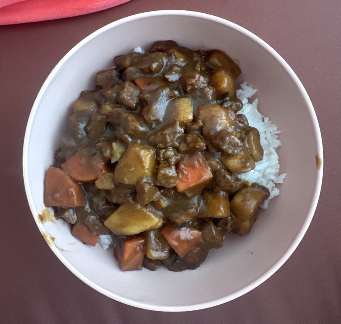 GUESS WHO JUST MADE JAPANESE STYLE CURRY W RICE FOR THE FIRST TIME https://t.co/ArXN9KAh10