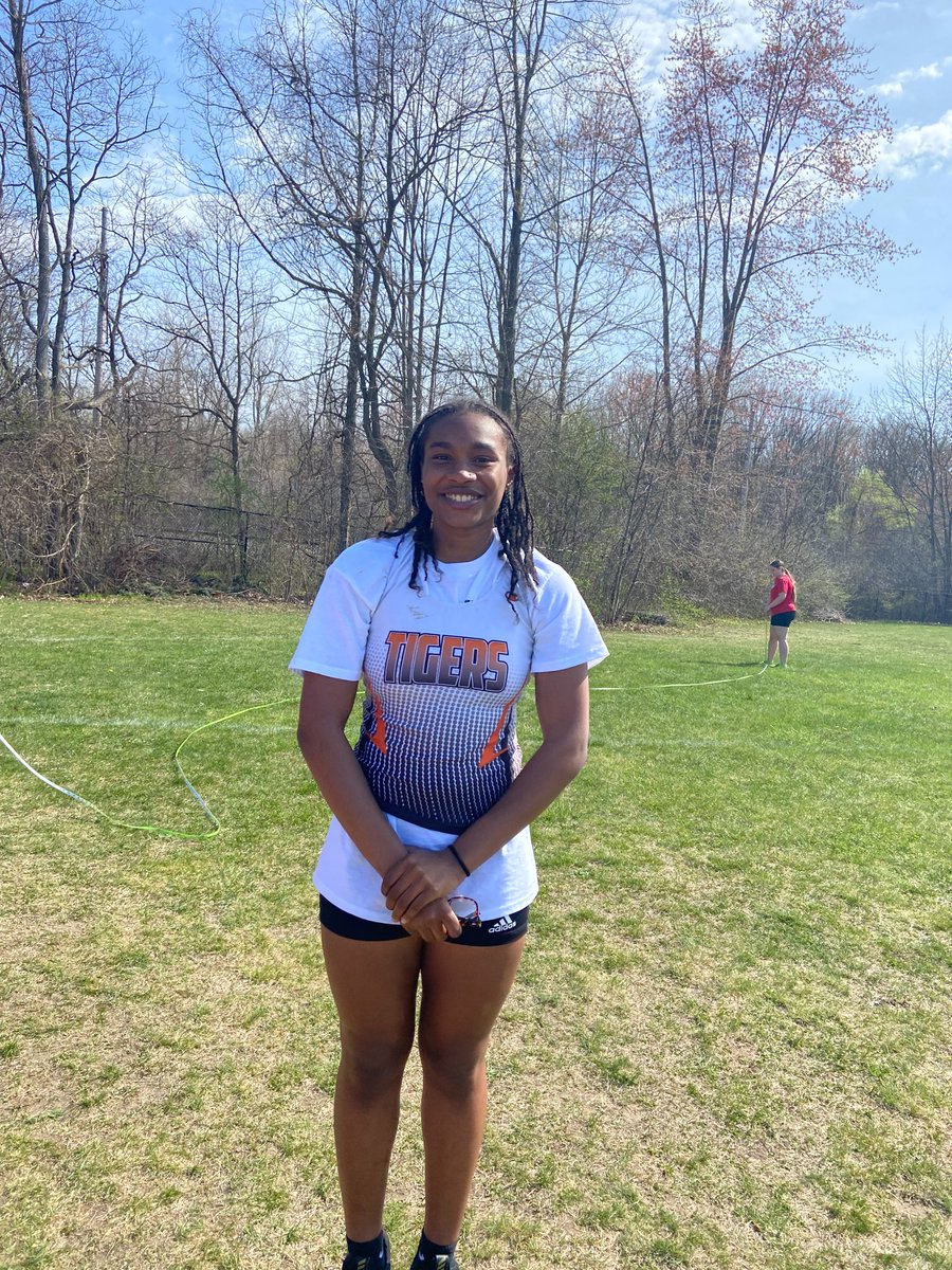 Iyana Stephens broke the Belleville School Record in the Discus today with a distance of 119'3'. Congratulations Iyana!!