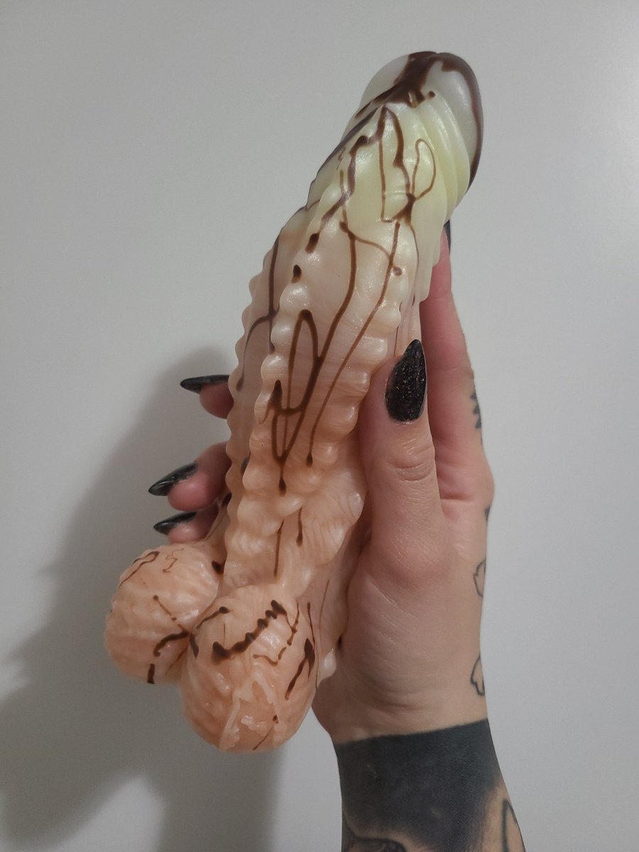 Yummy bannana split😍😋 💖 💖 It was love at first sight✨️ got this delicious guy from @FlirtyDawg