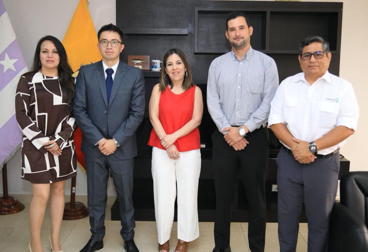 Produccion_Ecu's tweet photo. #Guayaquil | La viceministra de Acuacultura y Pesca Rafaela Hurtado, junto a representantes de @CI_Ecuador y de la Dirección de Gobierno Abierto de la @Presidencia_Ec, revisaron los avances del Compromiso: 10 Implementación del estándar FiTI. https://t.co/naYL6iEB0E