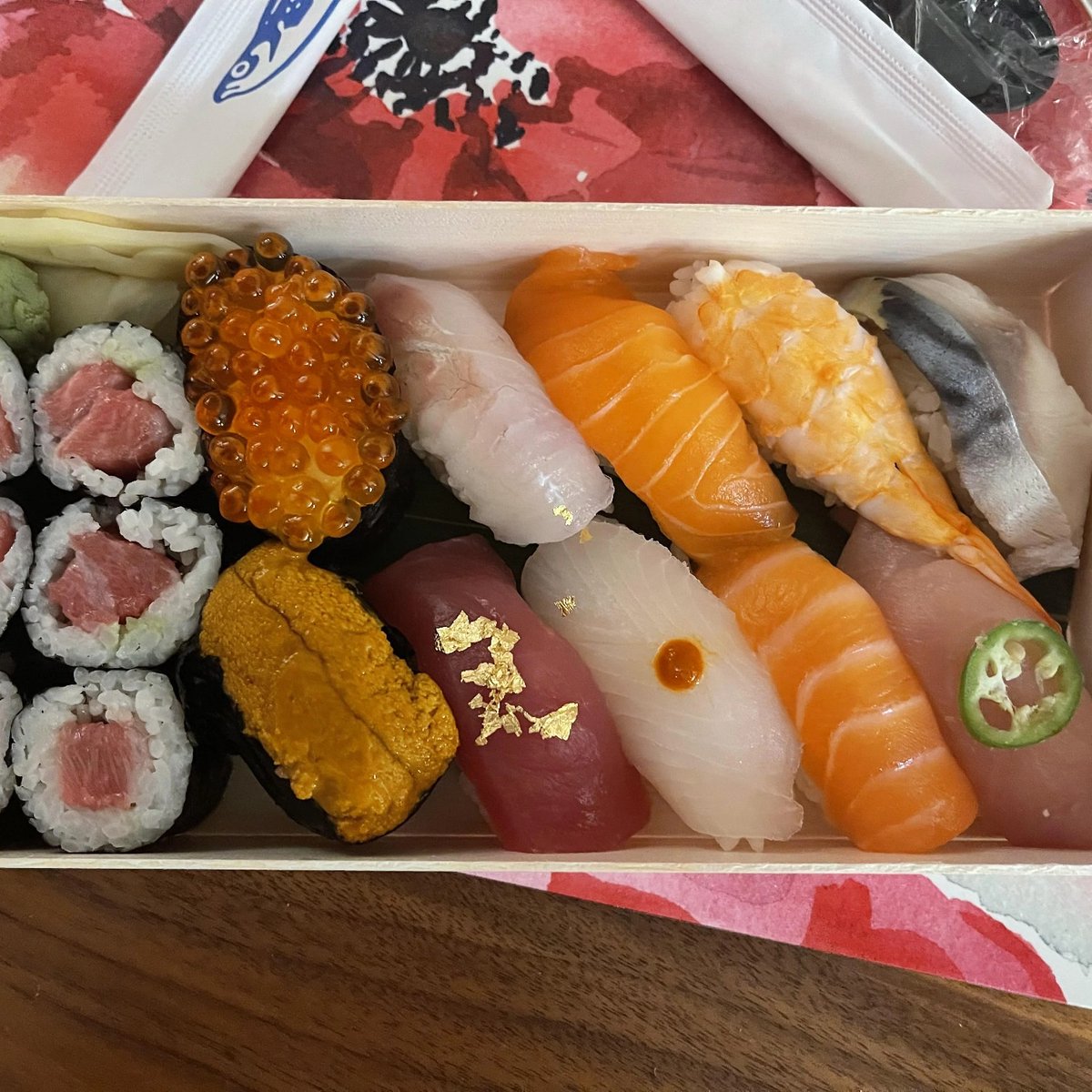 🍣 🍣 Sushi to go, please. Sometimes, I just feel like Netflix & chill with sushi #sushi #sushilover #SushiTime #sushiplate #sushibar #sushibowl #sushiporn #sushilife #sushifan #SushiArt #sushiheaven #sushidelivery #Japanesefood #sushiaddict #sushiroll #wasabi