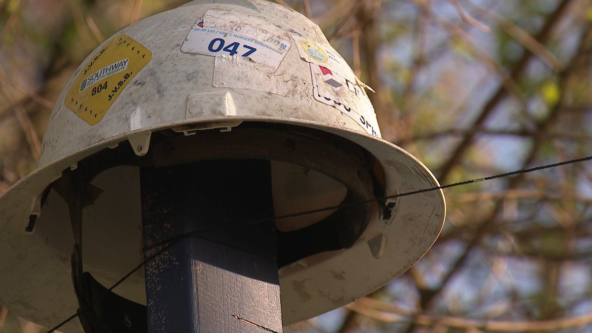 thewayitotte2b's tweet image. A growing memorial for the #KeyBridgeCollapse victims on Fort Armistead Rd in Hawkins Point. 

@FOXBaltimore