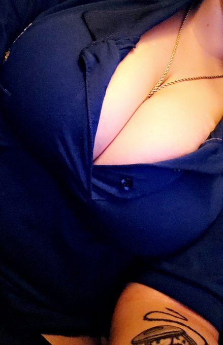 No bra hits different these days https://t.co/KuCdtiC1hG