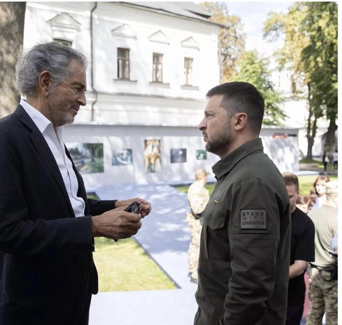 #Ukraine solitude is devastating too. It’s the other front of the world war against terrorism &amp; tyranny. Led by brave President #Zelensky, Ukrainians, like #Israel, fight #Iran. We should be at their side. Congress should deliver, now, necessary aid. Not to do so is a huge fault.
