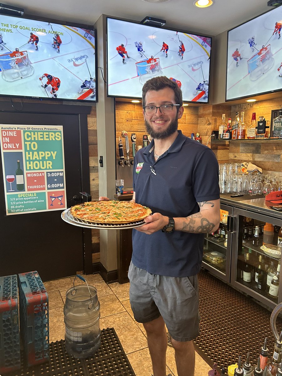 JenniferUhlman2's tweet photo. @seeinggreen_ghs “Seeing Green” @ Aurelio’s in Geneva! 💕🍕  😍 https://t.co/ZsTCkOKgbl