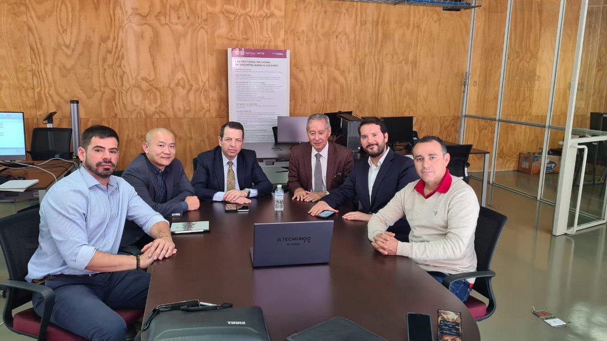 SedecoCDMX's tweet photo. Por la tarde nos reunimos con representantes de las empresas #H2ride, de movilidad con hidrógeno verde, y @Tec_Mundo, de tecnología de drones y realidad virtual con aplicaciones industriales.

Ambas están abriendo mercado en México y tienen planes de rápida expansión. https://t.co/5cBuo4g8IP