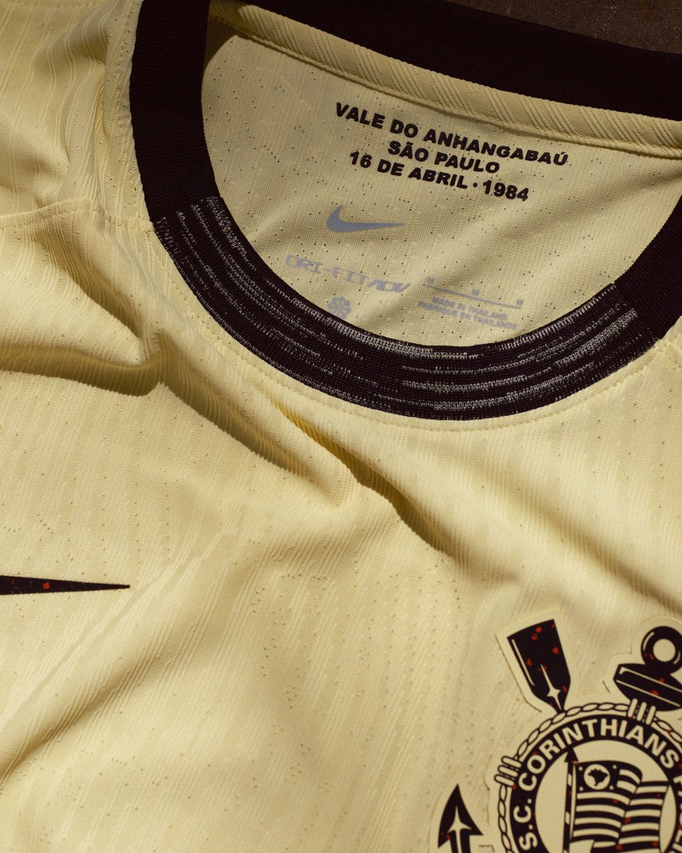 AlexNegrunes's tweet photo. 🇧🇷✊🏿🖤🤍 Há exatos 40 anos... 
Mais de 1 milhão e meio de pessoas no Vale do Anhangabaú! O @Corinthians com a Democracia Corinthiana se fez presente com Dr. Socrates, Casagrande, Wladimir, Juninho e Adilson Monteiro Alves. Quem tem história, conta! 
#40anos
#DiretasJa https://t.co/xOpSVaaclr