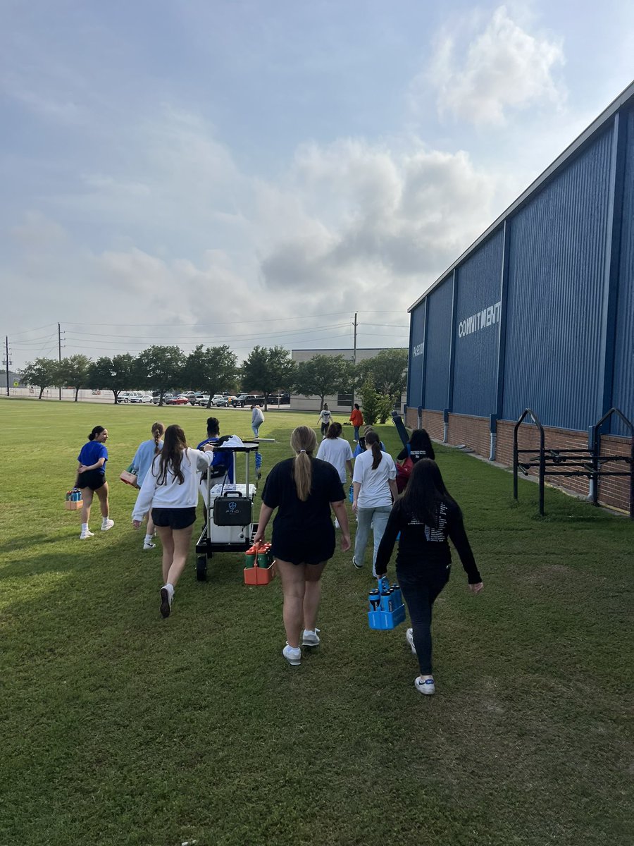 Returning and new student athletic training students begin Day 1 of Spring Football at The Hill! 🦅🏈 #BHathletictraining #sportsmedicine #springfootball @BH_Athletics