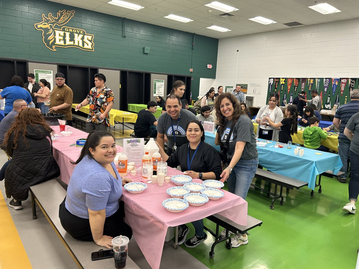 A special shout out & thank you to the @CCSD59 staff, board members, & volunteers supporting our SEL Family night. We are so LUCKY to have such an incredible community! #D59Learns #D59Cares