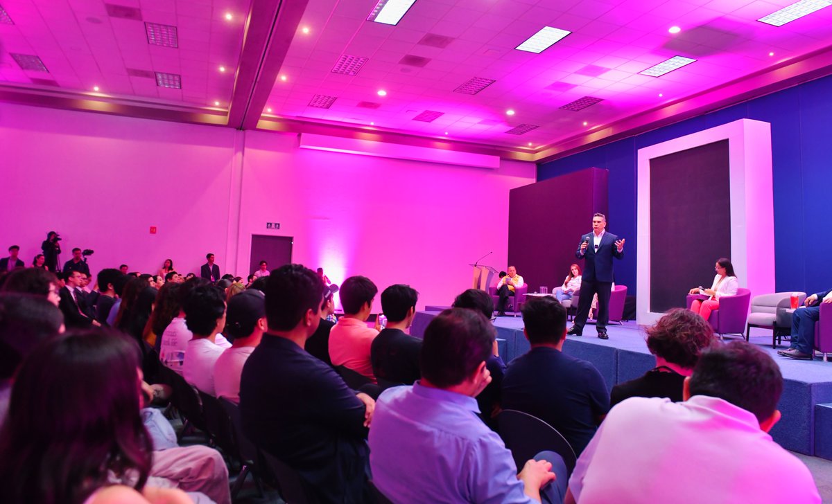 Nuestro Presidente <a href="/alitomorenoc/">Alejandro Moreno</a> participó en el Foro Nacional Dialoga MX en Querétaro, organizado por el <a href="/TecdeMonterrey/">Tecnológico de Monterrey</a>, donde intercambió puntos de vista con la comunidad universitaria.

En el PRI trabajamos de manera decidida para que las y los jóvenes tengan más y mejores