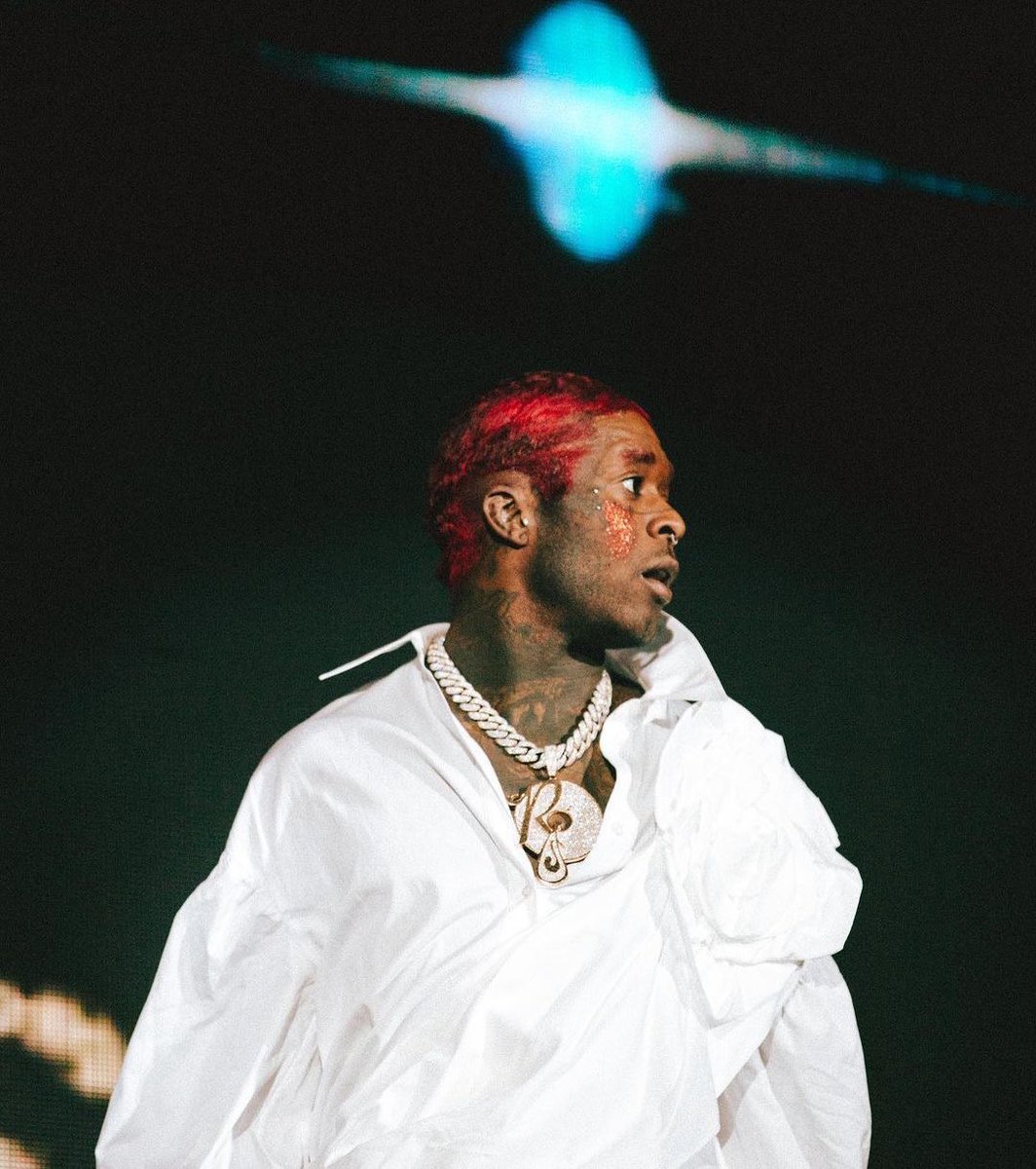 Lil Uzi Vert performs at Coachella 2024 🎡🎸 Weekend 1 wearing a Simone Rocha sleeve rose sash shirt.

#LilUziVert #LeslieChow #TheyThem