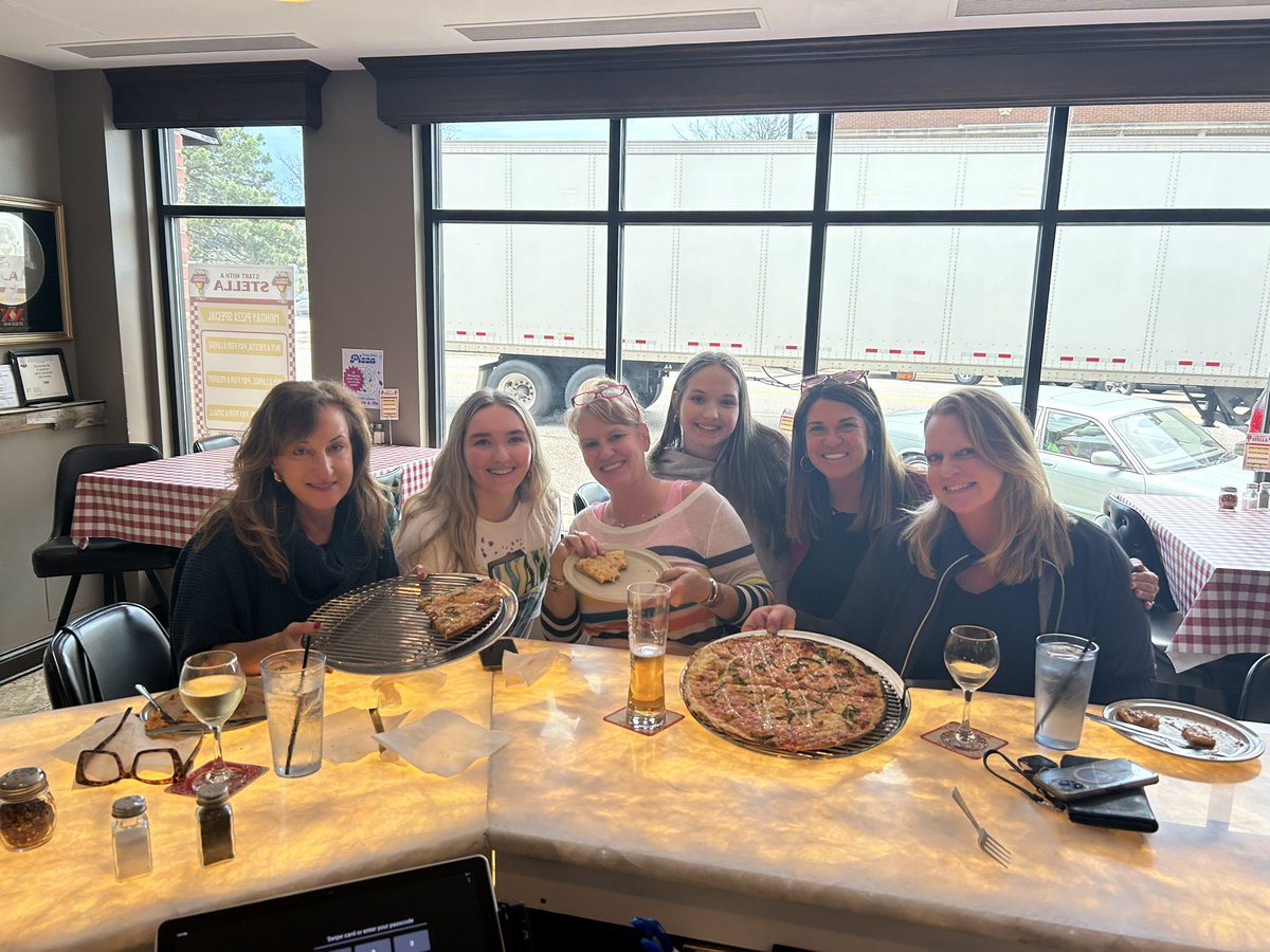 “seeing green” at Aurelio’s in Geneva!  A Delicious GHS Marketing Challenge! 
😍🍕🫶🏻 Thank you Aurelios!