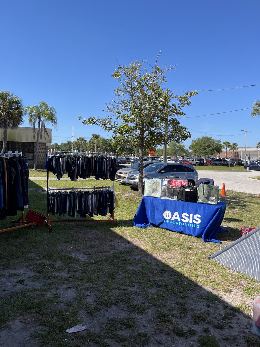 Thankful for the hard work our school Social Worker, David Kincade, put into hosting the Oasis pop up shop today. The shop provided needy students with personal shopping experiences!