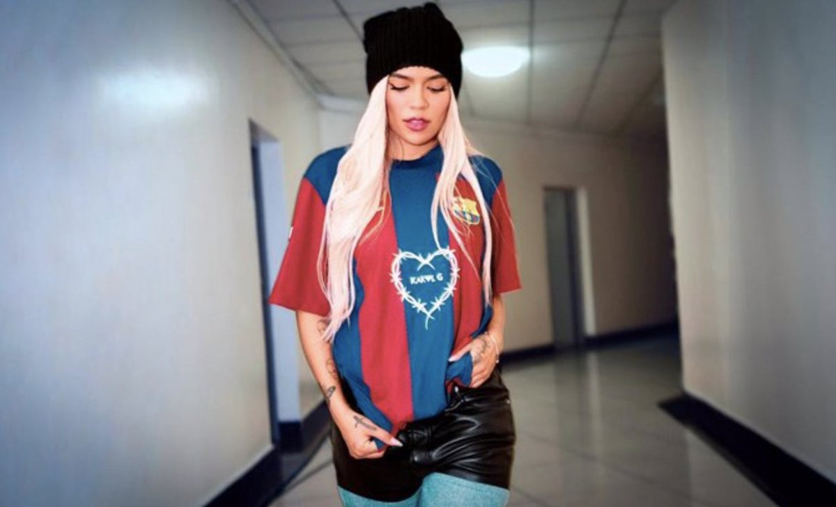 🎉 @karolg joins @FCBarcelona_es for the Clásico, bringing Latin flair to the iconic uniform! 🔵🔴 Don't miss the epic showdown on April 21st at the Santiago Bernabéu stadium! ⚽️🎶 #Barcelona #KarolG #Clásico #LatinRhythm 🎵👕 Read the note here: bit.ly/3Ul8Bjm