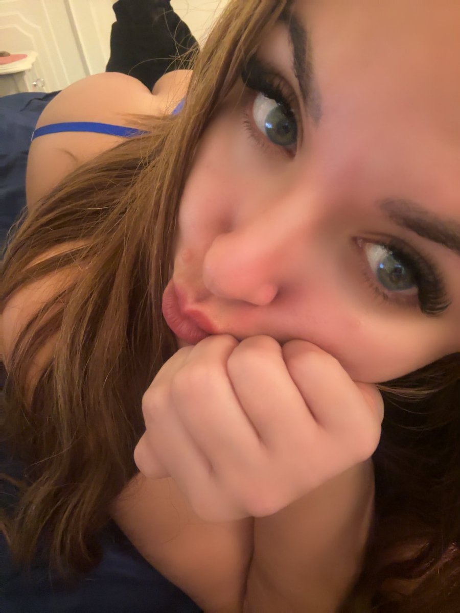 VickyS_Ok's tweet photo. Lo que les molesta a la sarta de pajeros que están en los medios (productores, empresarios, periodistas, conductores) no es que transmita los partidos desnuda sino que no me los coja. 
A mi manera me cojo a todos los medios como quiero. 
Al final y al cabo esto se trata de PODER. https://t.co/nORSSibhqj