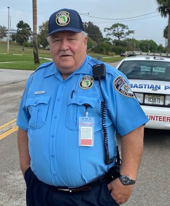 A Florida police department volunteer has been arrested for possession of CSAM. 

Specifically, FIFTY counts of possession of CSAM. Many of the photos being of children between the ages of 4 &amp; 8yrs old. Back the blue 🤪

Meet Volunteer Officer Arnold Flannery.