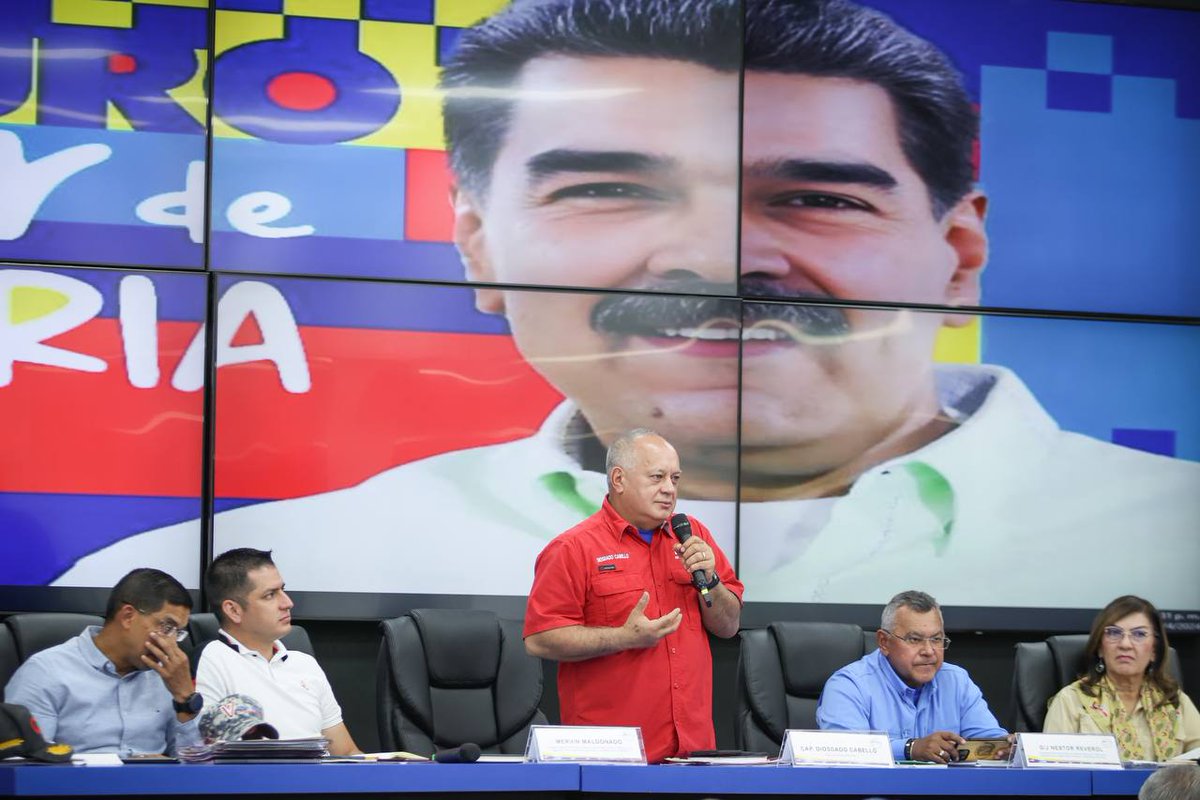 Hay que empezar de nuevo, en unión, acabar con los divisionistas. Entonces, afirmo hoy martes 16 de abril de 2024, empieza una limpieza y nueva etapa de la Revolución en el Zulia. Hoy más que nunca unidad, unidad y unidad, basta de intrigas y chismes, punto y final, empezamos de