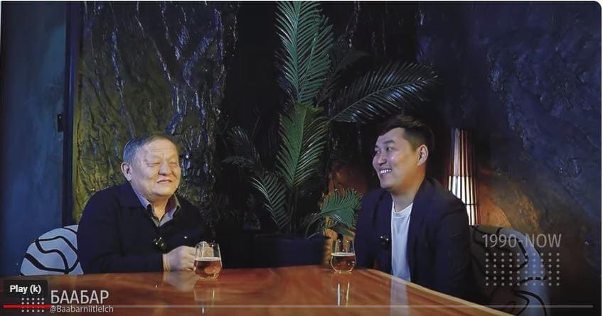 Баабар гуай Амараагийн ток шоугаар "Монгол бичгээр гадаад үг бичихэд маш хэцүү" хэмээн дэндүү гүжирдэн, залав. 

Монгол бичигтээ тун базаахгүй сурч байсны л илрэл шүү дээ. Гадаад үгийг бичих амархан шүү.