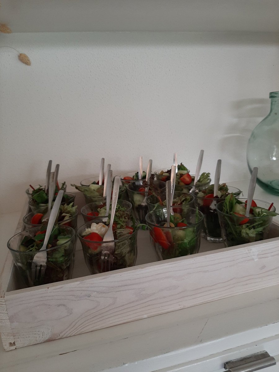 Rode Egel met groene stekels erbij.❤💚🪚🔨 tweet media